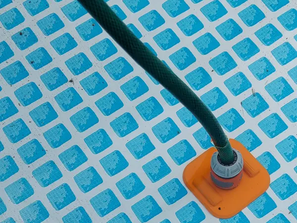 Drain small swimming pool siphon attachment