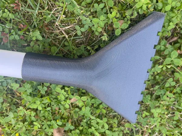 Swimming pool suction tip
