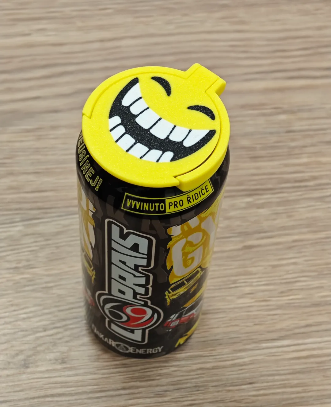 Krytka se smajlíkem a emoji